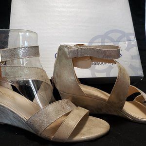 Catherines Pale Gold Sandals  Size 8W  BRAND NEW!